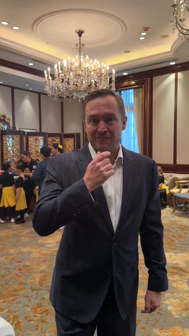 A peep backstage with Mr. Klaus Kongsdal ✨

Are you ready for the Ball?

#bbb #ballroombees