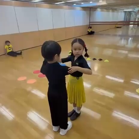 1, 2, 3... 1, 2, 3... 🎶

🍯 Step into Magic with our HoneyBees! 

There is nothing quite as sweet as seeing our HoneyBees (ages 4–6) find their rhythm! This week at the YWCA, we’ve been practising our very first Waltz steps, and we are buzzing with pride! 🐝✨

At BallroomBees, we believe dance is the ultimate tool for building confidence, coordination, and community from the ground up! 

Want to see your little bee shine on the dance floor? 🐝 Our HoneyBees programme is designed for ages 4–6 to explore diverse cultures and movement in a fun, supportive environment. 

✨ Sign up for a trial class today!

#BallroomBees #HoneyBees #WaltzSteps #KidsDanceHK #ConfidenceInMotion #EarlyChildhoodEducation #HKMoms #DanceTogether