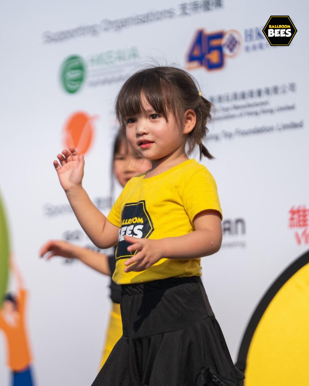 On January 24th, our performance team took center stage at the Sai Sha Outward Bound Corporate Challenge! Our dancers wowed the crowd with their discipline and grace, bringing the ballroom spirit to this fantastic community event. We are so proud of our students for representing BallroomBees with such passion and energy. 💛
Stay tuned for more exciting outdoor performance opportunities coming very soon! 🐝
#ballroombees #kidsdancing #outwardboundhongkong #ballroombeesperformance
